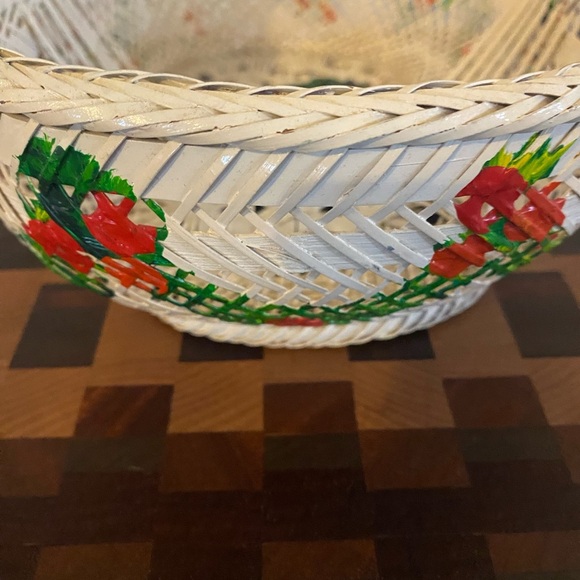 Vintage Daddy’s Duck Handwoven Hand Painted Basket Red Green Floral 8”W x 8”H - Picture 9 of 15